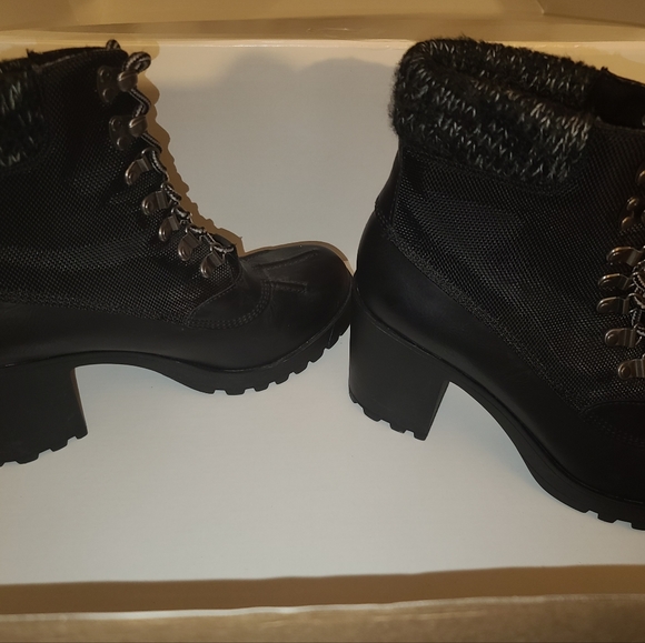 A super cute pair of Top Moda ankle boots. - Picture 4 of 9